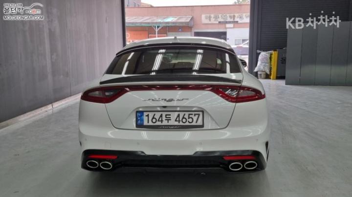 Kia Stinger 2.0 Turbo 2WD Platinum 5
