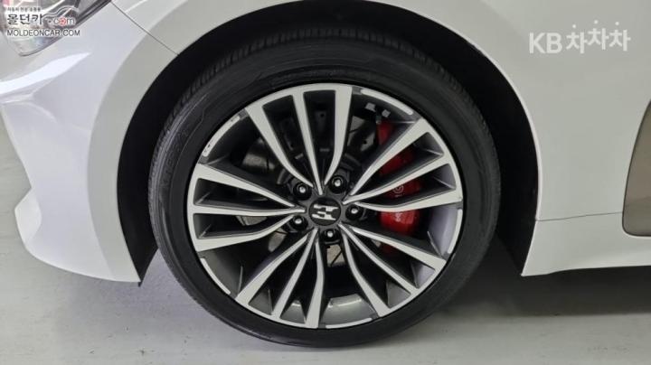 Kia Stinger 2.0 Turbo 2WD Platinum 7