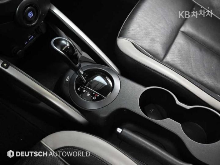 Hyundai Veloster Turbo GDi Extreme Blue Package 10