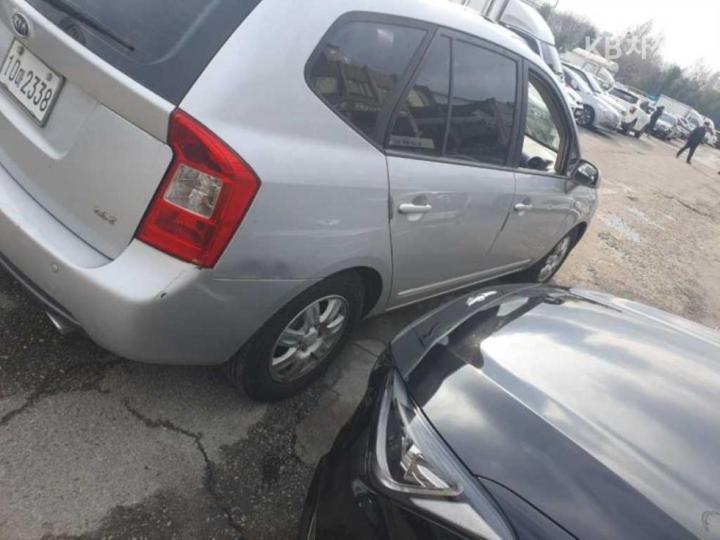 Kia Carens New 2.0 LPI GX Top Model 4