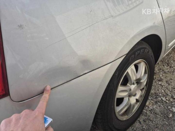 Kia Carens New 2.0 LPI GX Top Model 5