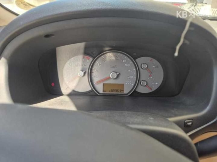 Kia Carens New 2.0 LPI GX Top Model 8