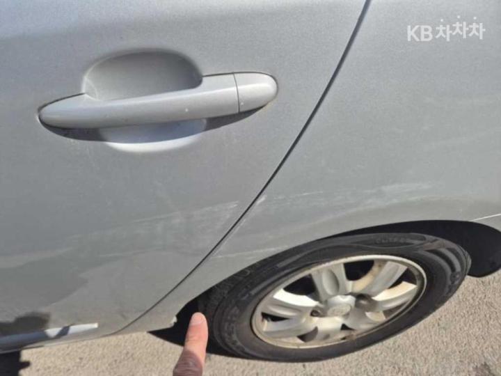 Kia Carens New 2.0 LPI GX Top Model 10