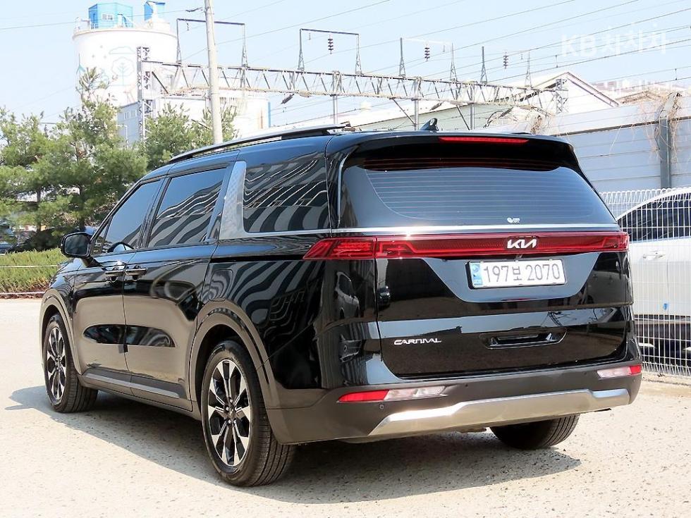 2023 - kia carnival