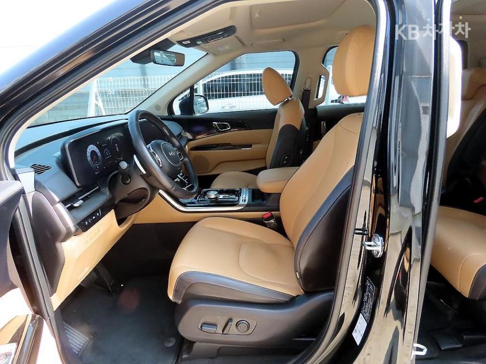 2023 - kia carnival
