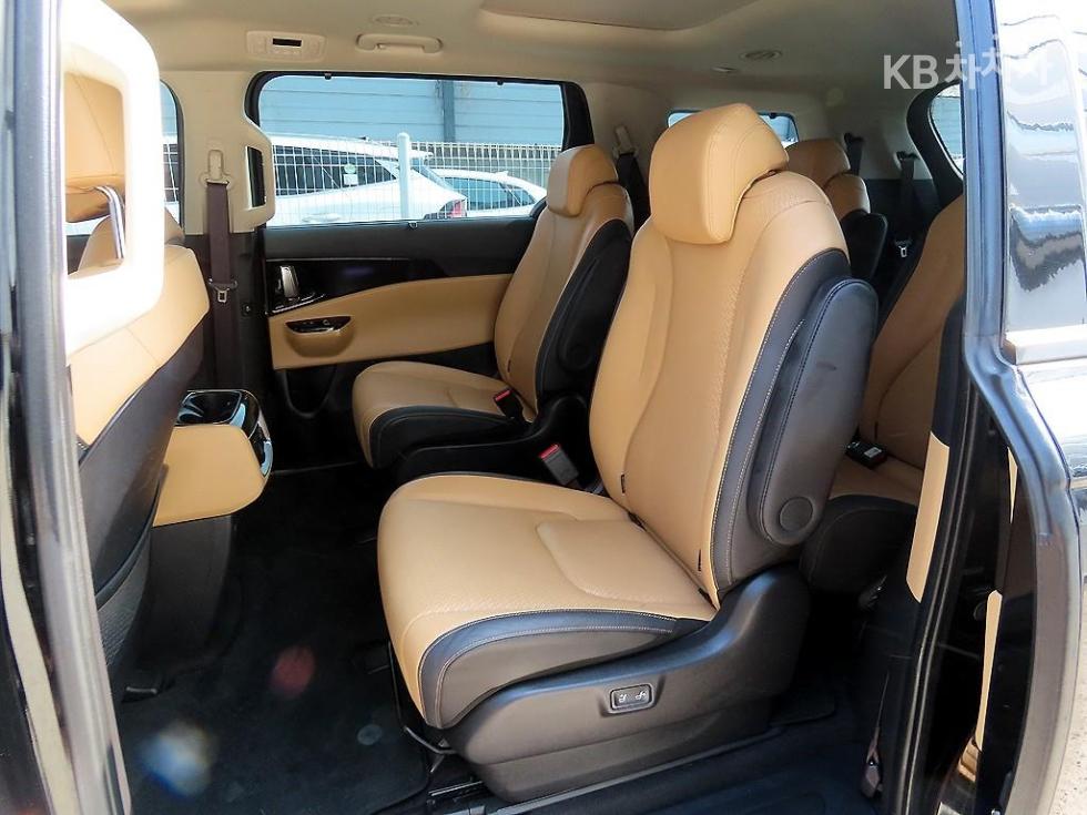 2023 - kia carnival