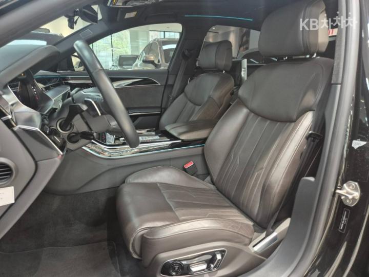 Audi A8 D5 55 TFSI Quattro LWB 9
