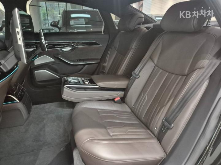 Audi A8 D5 55 TFSI Quattro LWB 10