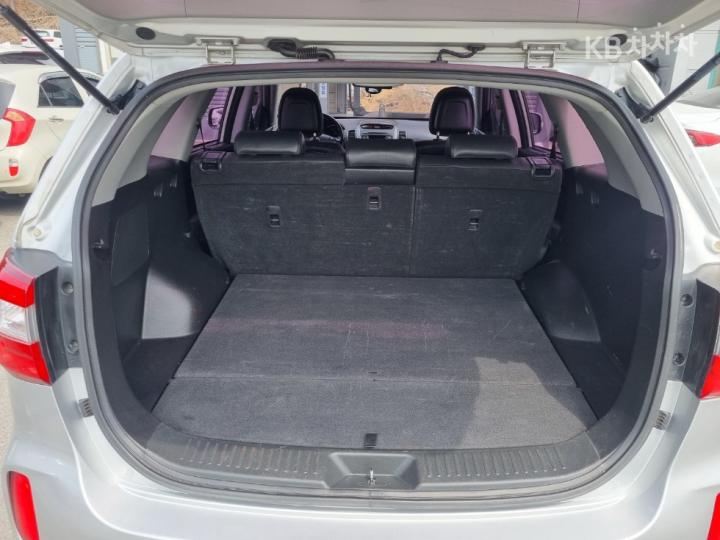 Kia Sorento New R Diesel 2.0 4WD Trendy 9