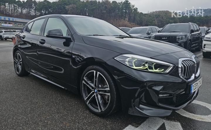 BMW 1 Series F40 120i M Sport 4