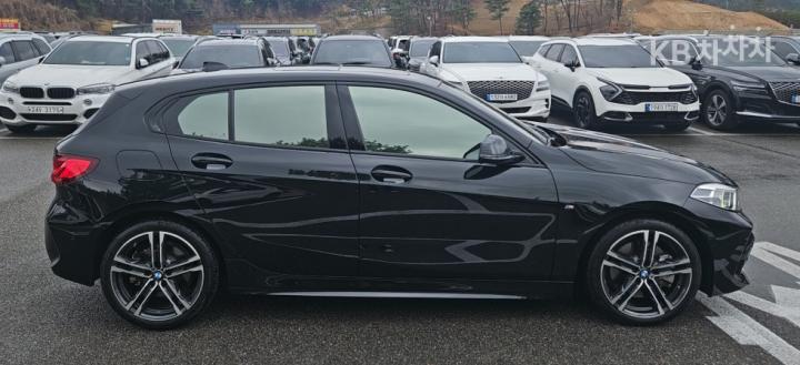 BMW 1 Series F40 120i M Sport 5
