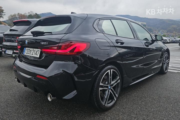 BMW 1 Series F40 120i M Sport 6