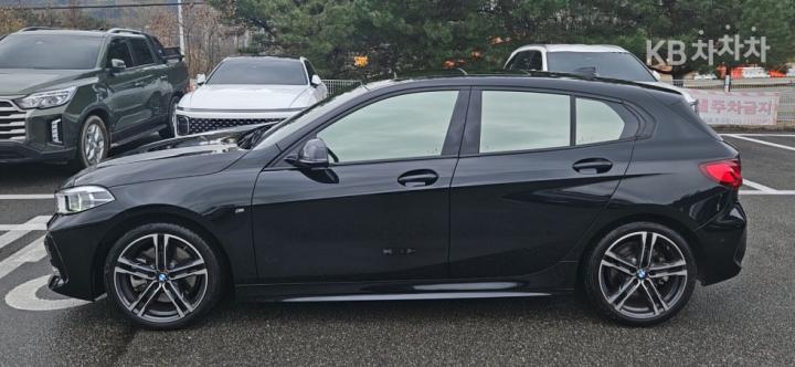 BMW 1 Series F40 120i M Sport 9