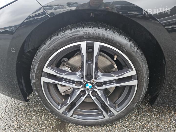 BMW 1 Series F40 120i M Sport 10