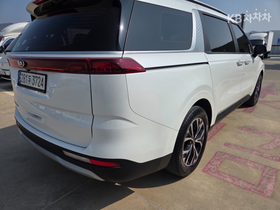 2021 - kia carnival
