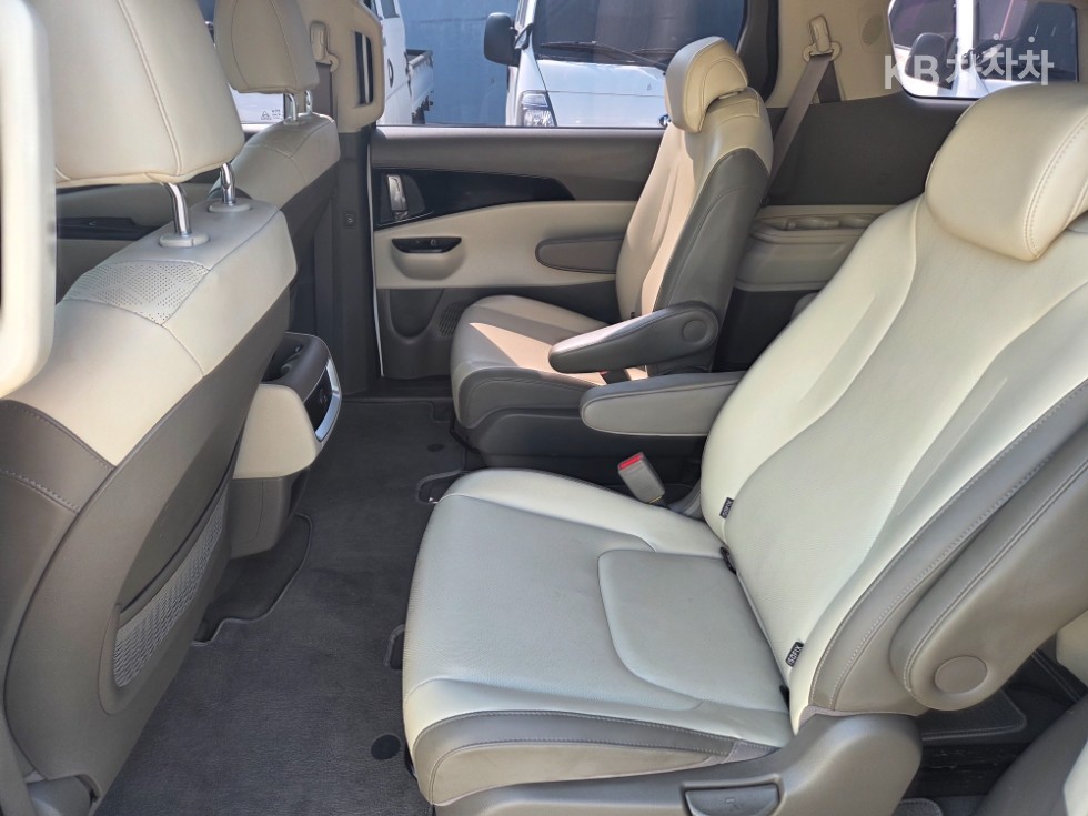 2021 - kia carnival