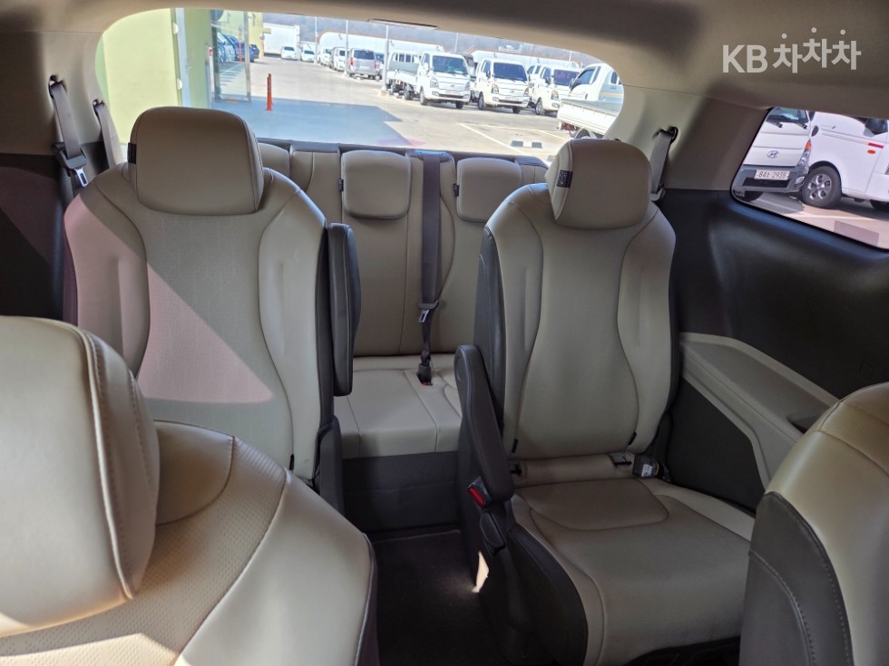 2021 - kia carnival