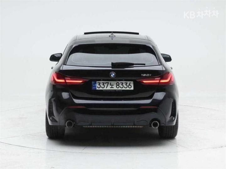 BMW 1 Series F40 120i M Sport 6