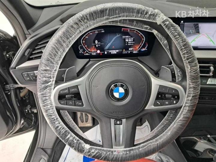 BMW 1 Series F40 120i M Sport 8