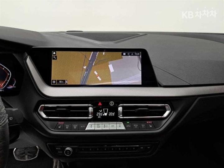 BMW 1 Series F40 120i M Sport 10