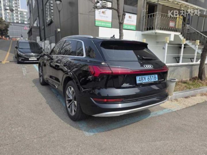 Audi e-tron 55 quattro Base Type 4