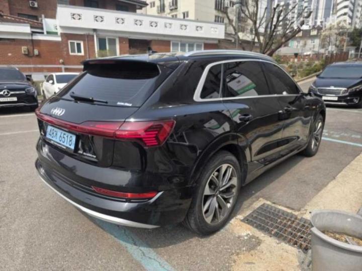 Audi e-tron 55 quattro Base Type 5