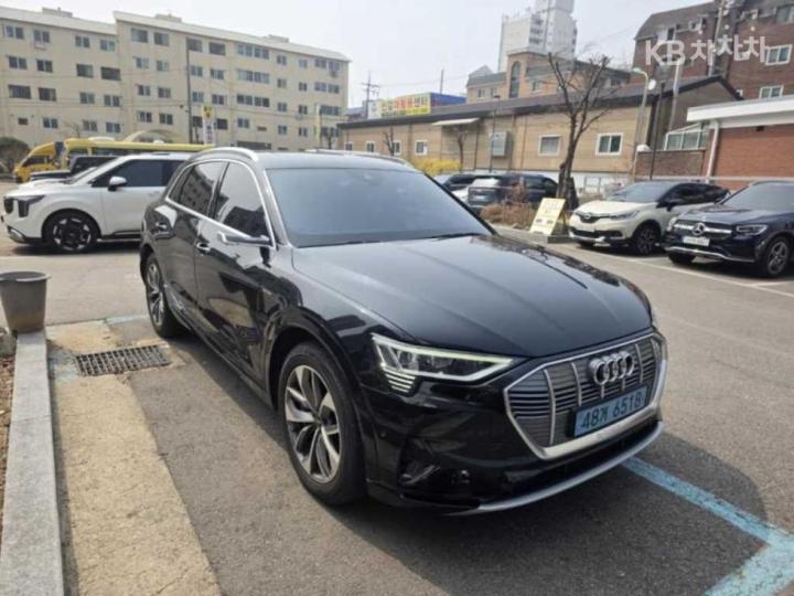 Audi e-tron 55 quattro Base Type 6