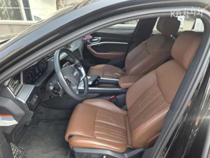 Audi e-tron 55 quattro Base Type 7