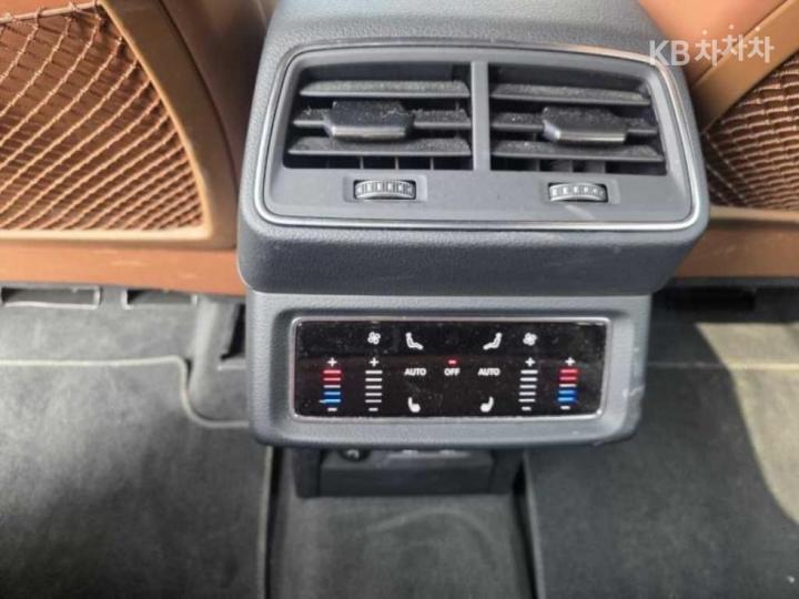 Audi e-tron 55 quattro Base Type 10