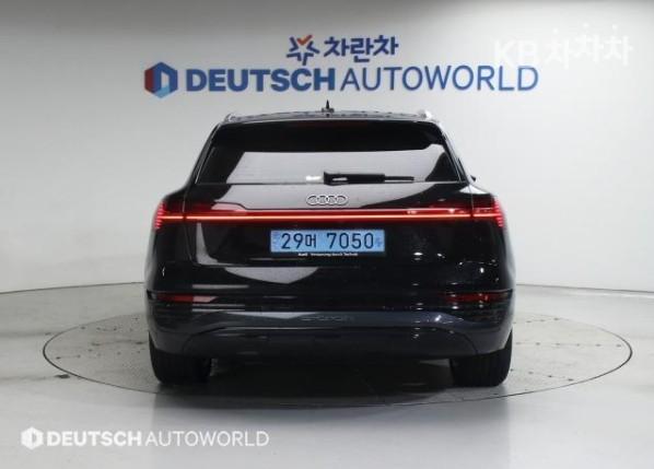 Audi e-tron 50 quattro Base Type 5