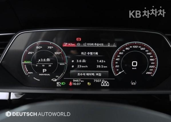 Audi e-tron 50 quattro Base Type 9