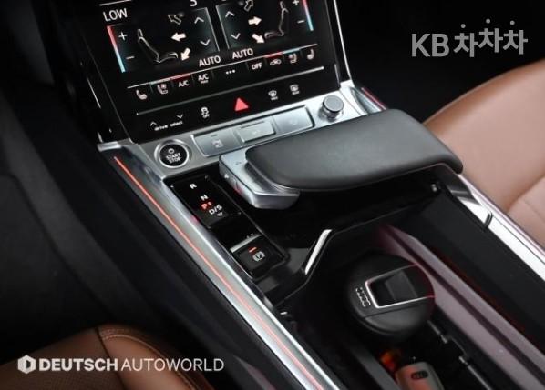 Audi e-tron 50 quattro Base Type 10