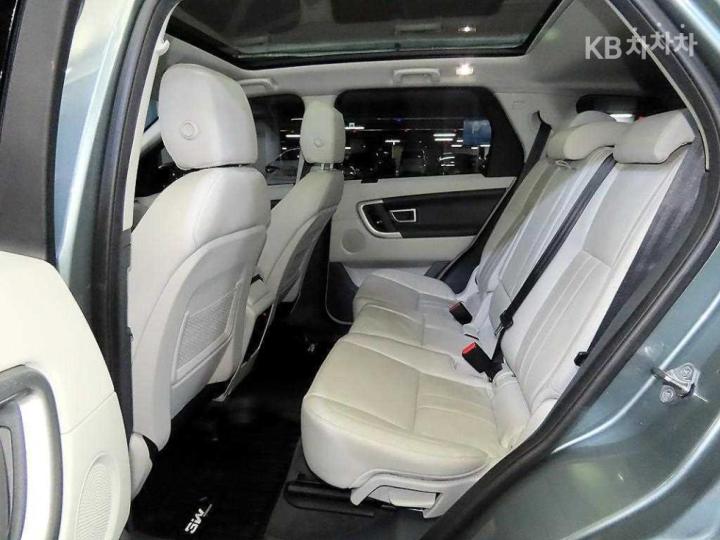 Land Rover Discovery Sport 2.0 TD4 SE 8