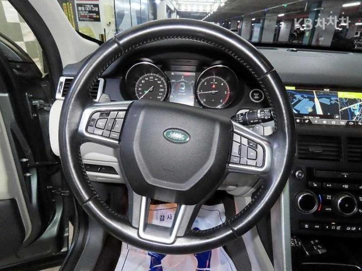 Land Rover Discovery Sport 2.0 TD4 SE 9
