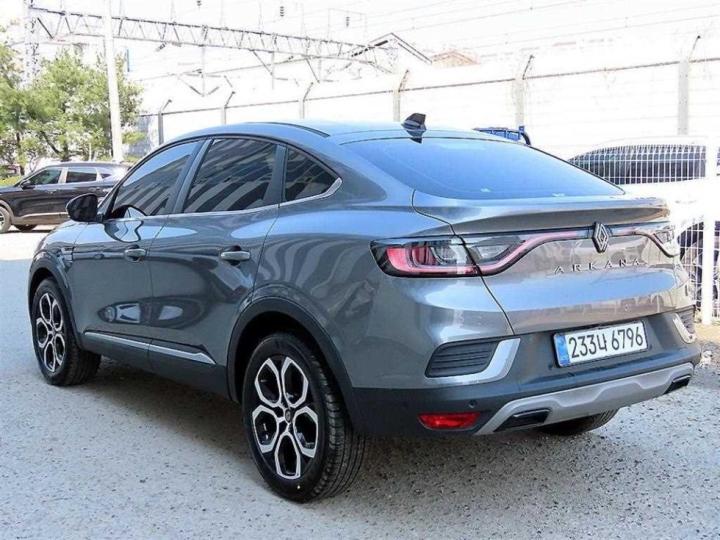 Renault Arkana 1.6 GTe Iconic 4