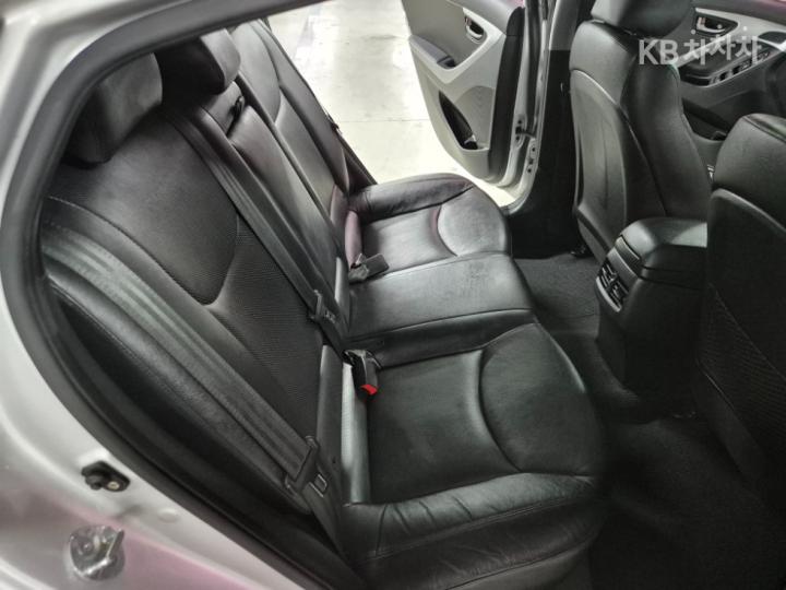 Hyundai Avante 1.6 VGT Modern Base Type 9