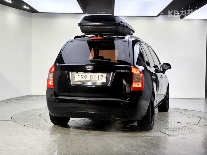 Kia Carens New 2.0 LPI GLX Top Model 4