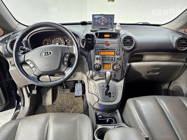 Kia Carens New 2.0 LPI GLX Top Model 6