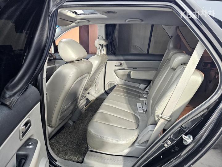 Kia Carens New 2.0 LPI GLX Top Model 10