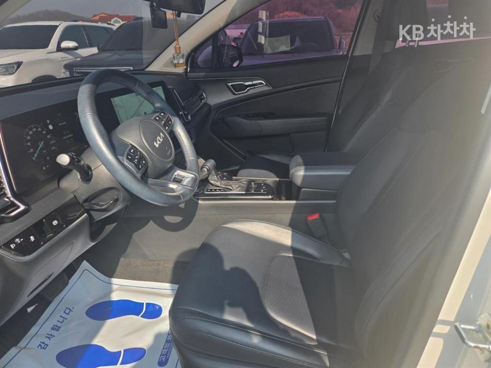 2022 - kia sportage