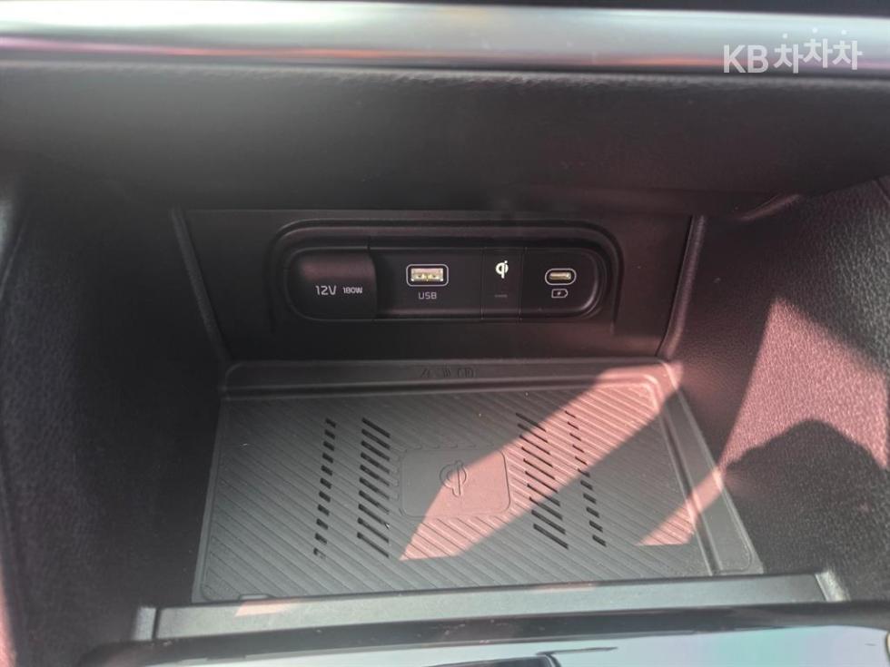 2022 - kia sportage