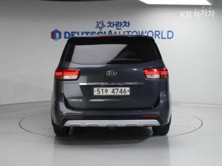 Kia Carnival 2.2 Diesel Prestige 5