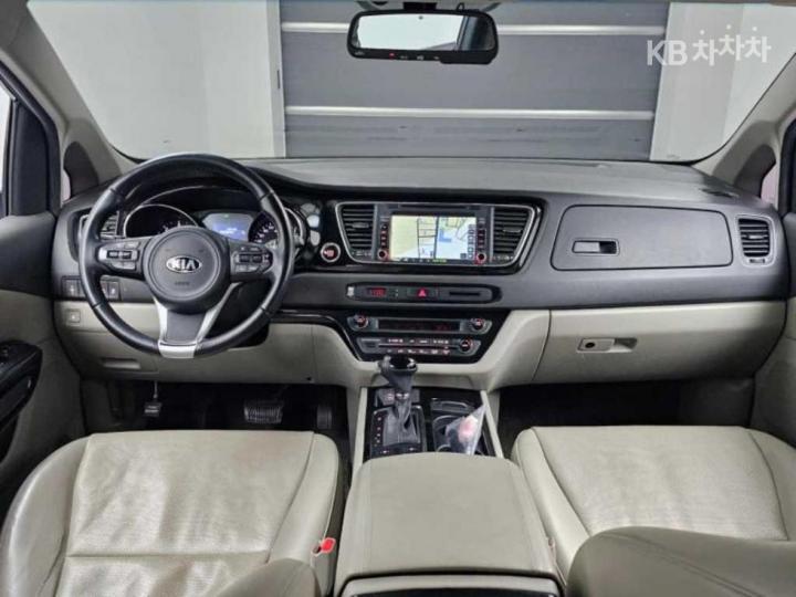 Kia Carnival 2.2 Diesel Prestige 8