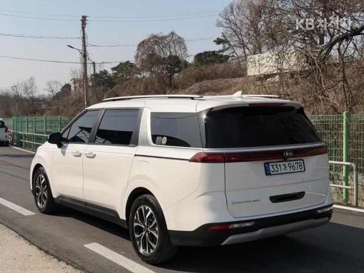 Kia Carnival D2.2 Prestige — фото 4