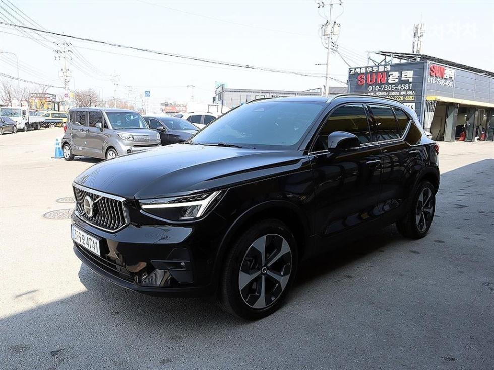 Volvo XC40 B4 AWD Ultimate Bright - фото 1