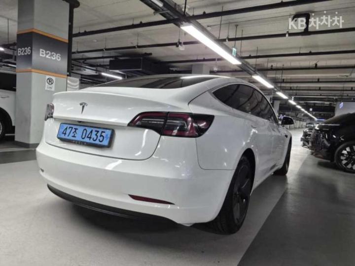Tesla Model 3 Standard Range Plus 4