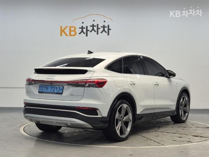 Audi Q4 e-tron 45 Sportback Premium 4