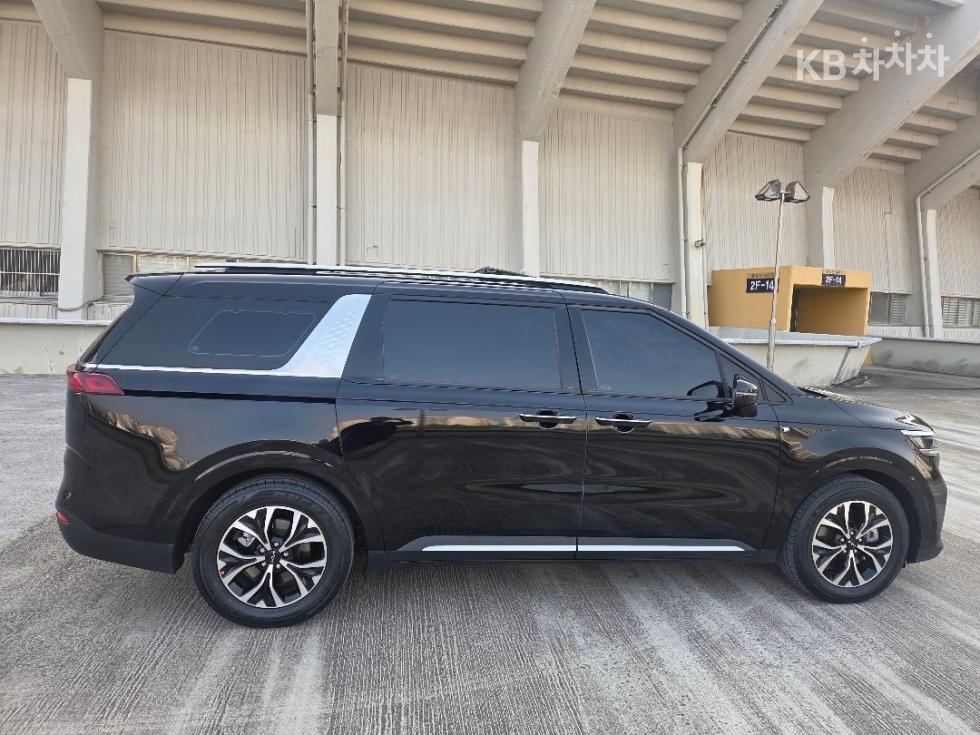 2023 - kia carnival