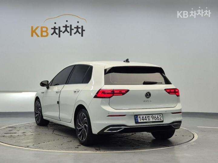 Volkswagen Golf The 8 MK8 2.0 TDI Prestige 3