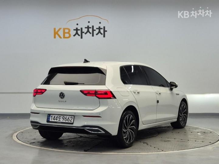 Volkswagen Golf The 8 MK8 2.0 TDI Prestige 4